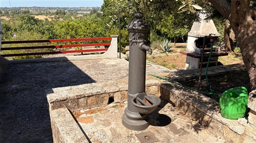 Villa Panoramica In Buone Condizioni Con Trullo Comunicante.